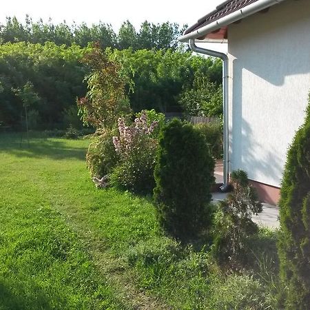 Cserkei Nyaralo Cserkeszőlő Esterno foto