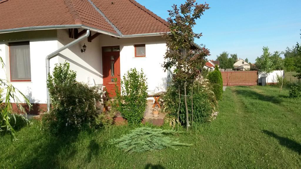 Cserkei Nyaralo Cserkeszőlő Camera foto