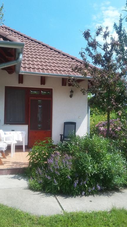 Cserkei Nyaralo Cserkeszőlő Esterno foto